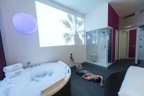 Chambre Deluxe double, baignoire à jets (iMovie) | Baignoire profonde