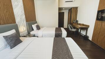 Deluxe Room | Premium bedding, minibar, in-room safe, soundproofing