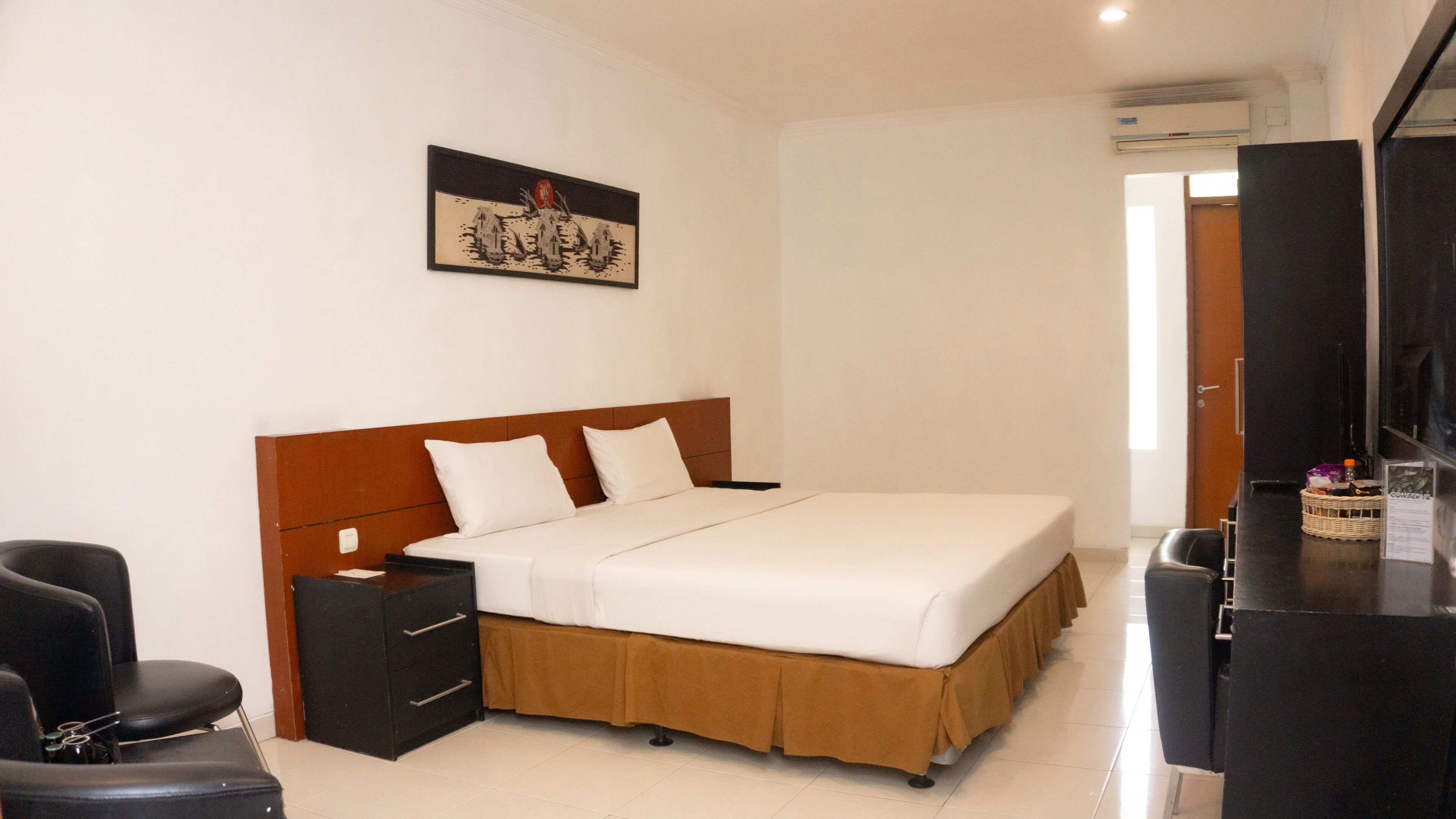 Habitación superior | Ropa de cama de alta calidad, minibar, caja fuerte