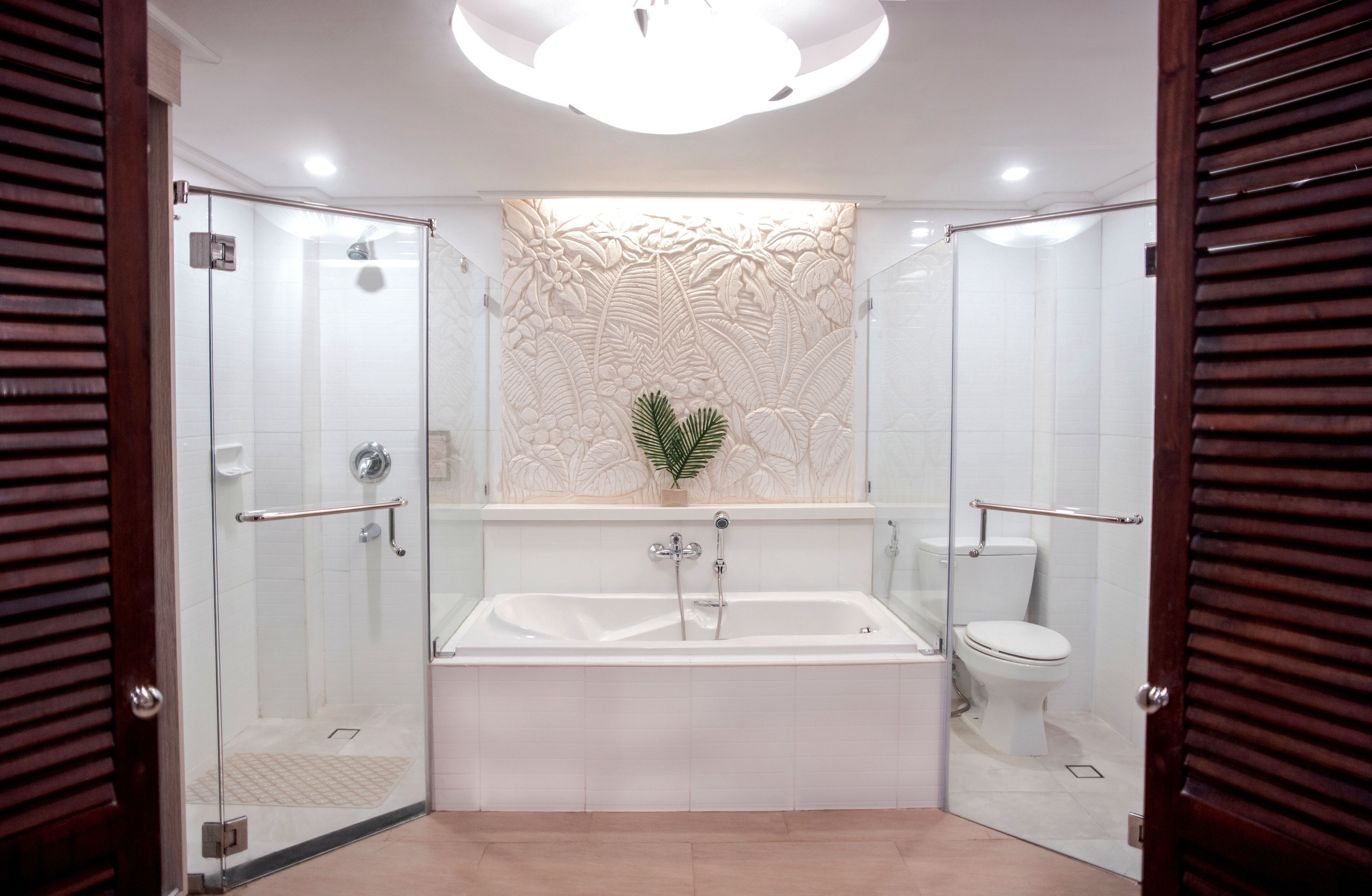 grand deluxe poolside | bathroom | free toiletries, hair dryer, bathrobes, slippers