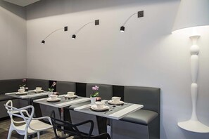 包含每日自助早餐