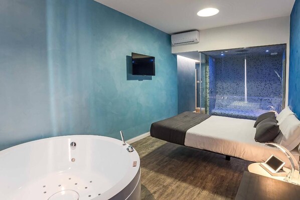 套房, 按摩浴缸 | 意大利 Frette 床单、羽绒被、记忆海绵床垫、迷你吧