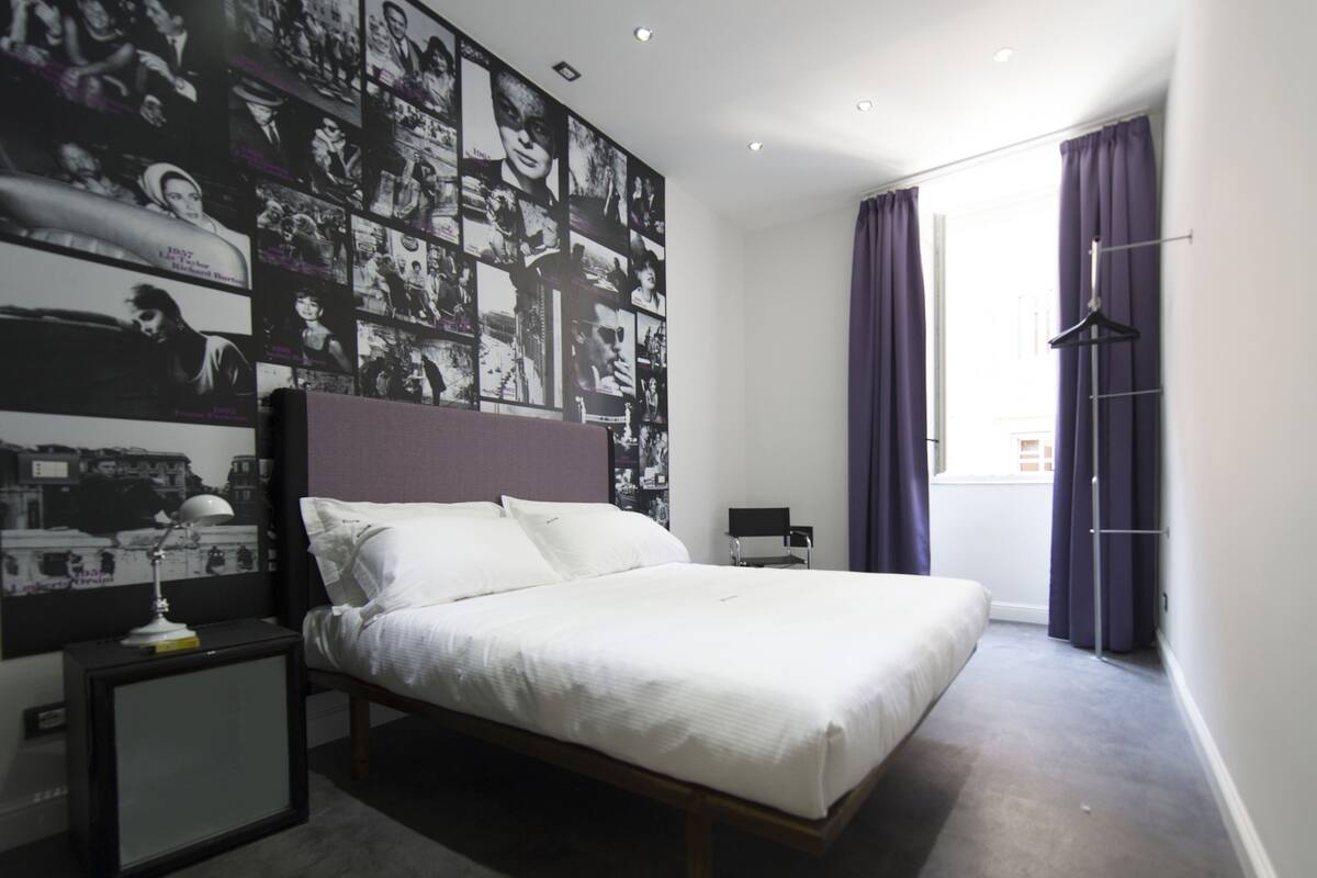 Kamar Double Superior | Seprai Frette Italia, selimut bulu angsa, busa memori, dan minibar
