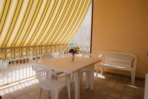 Familie studio, 1 slaapkamer, op benedenverdieping | Terras