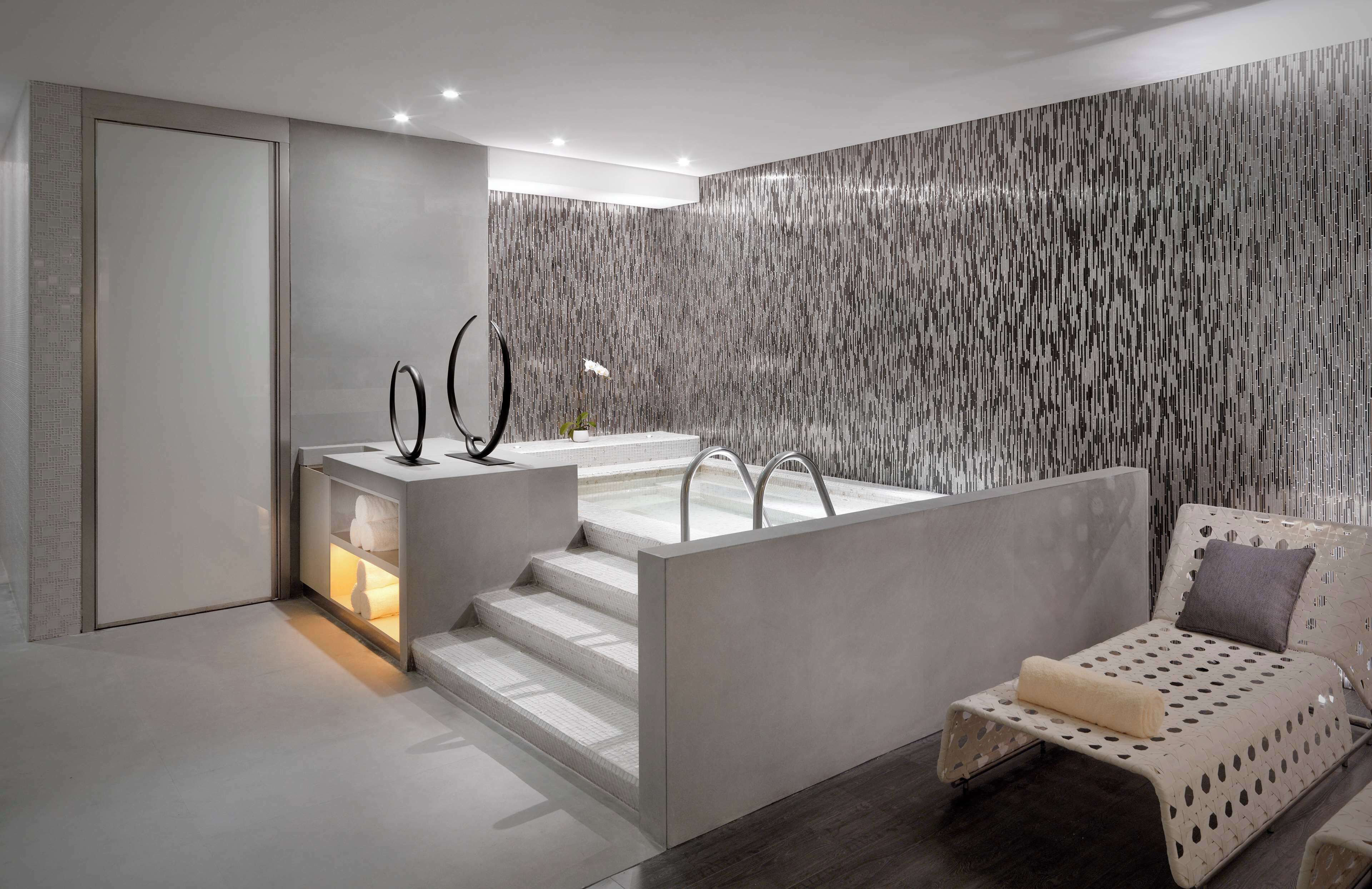 hot tub, aromatherapy, body wraps, facials