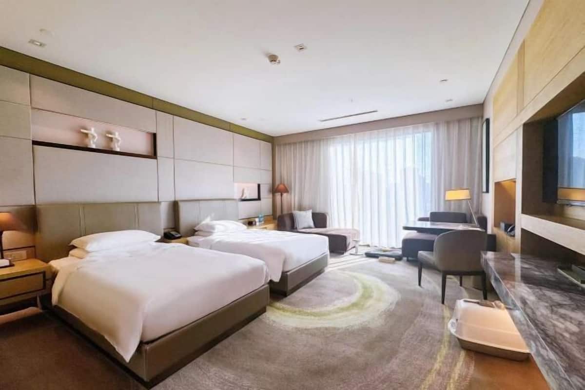 Minibar, in-room safe, desk, soundproofing