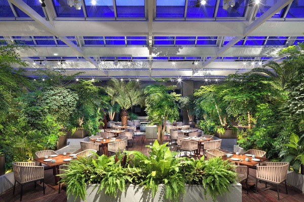 2 restaurants; breakfast, lunch, and dinner served