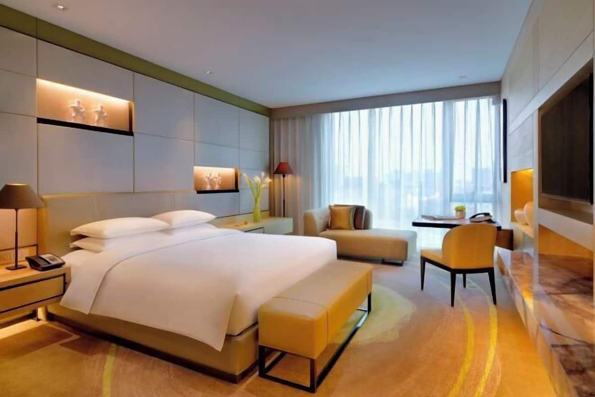 Minibar, in-room safe, desk, soundproofing