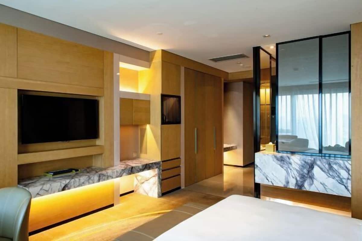 Minibar, in-room safe, desk, soundproofing