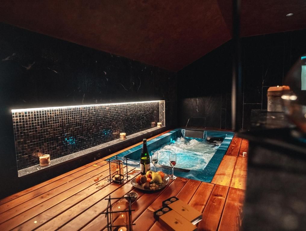 Indoor spa tub