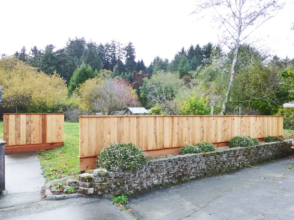 Redwood Suites by null