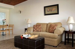 King Suite | Living area