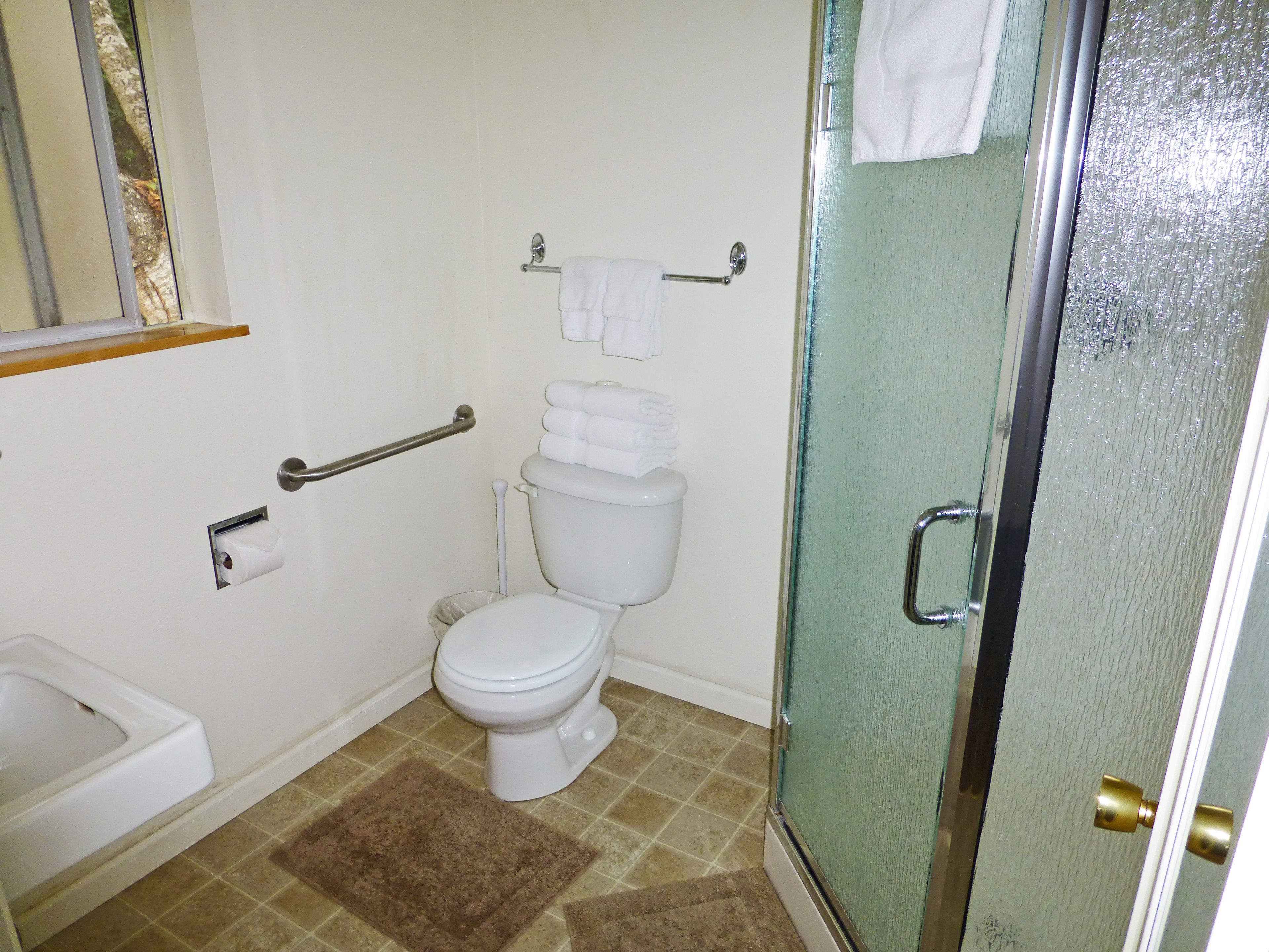 king suite | bathroom | free toiletries, hair dryer, towels, soap
