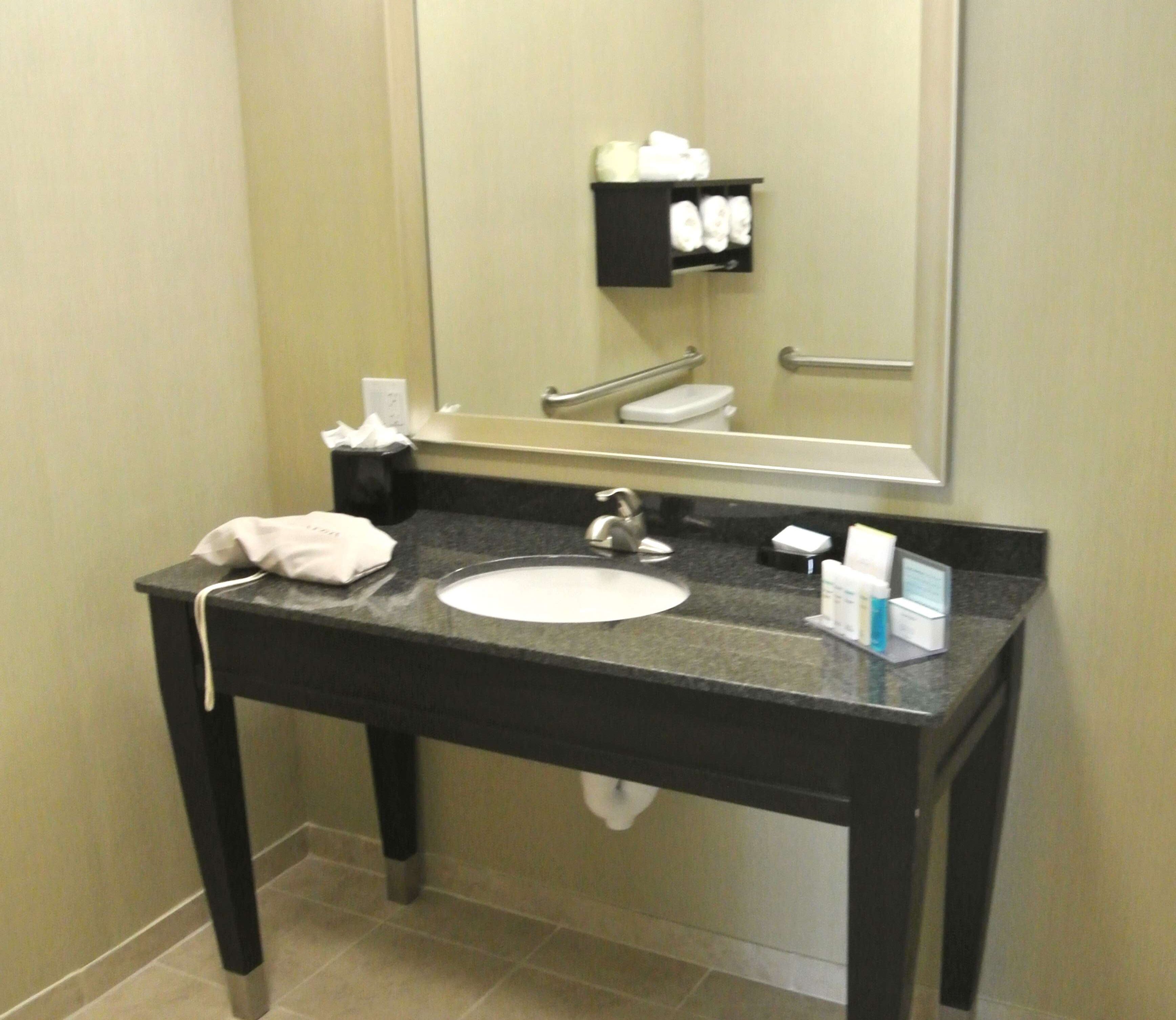 studio, accessible, non smoking | bathroom | shower, bathrobes, towels