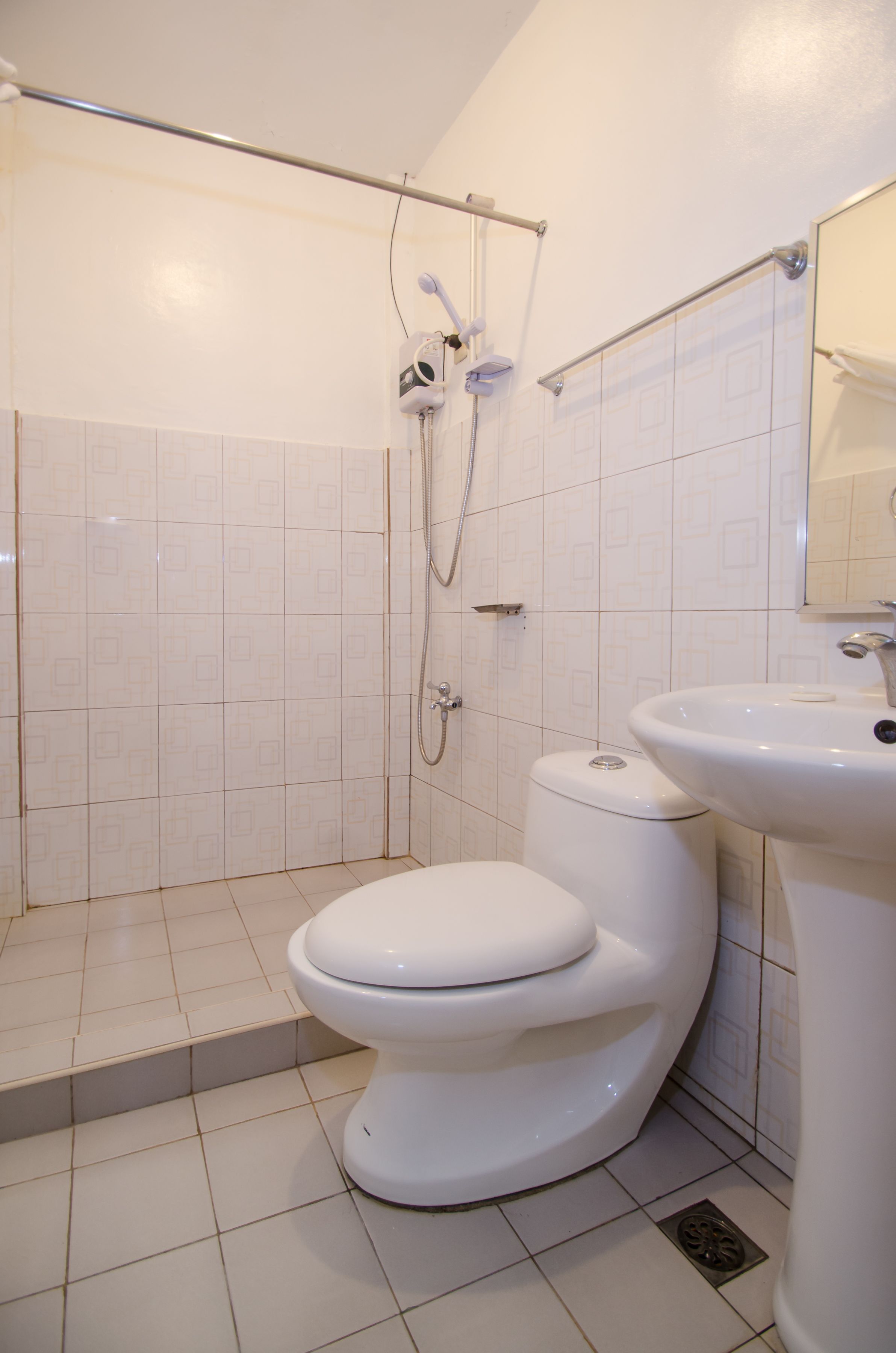 standard room | bathroom | shower, free toiletries, towels