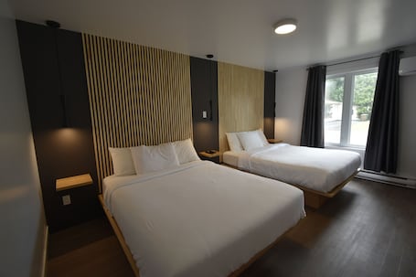 Ropa de cama de alta calidad, colchones con efecto memoria y escritorio . Motel ANF