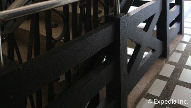 A staircase with black railings and a metal handrail. - Boracay Travelodge Beach Resort (Boracay Island)