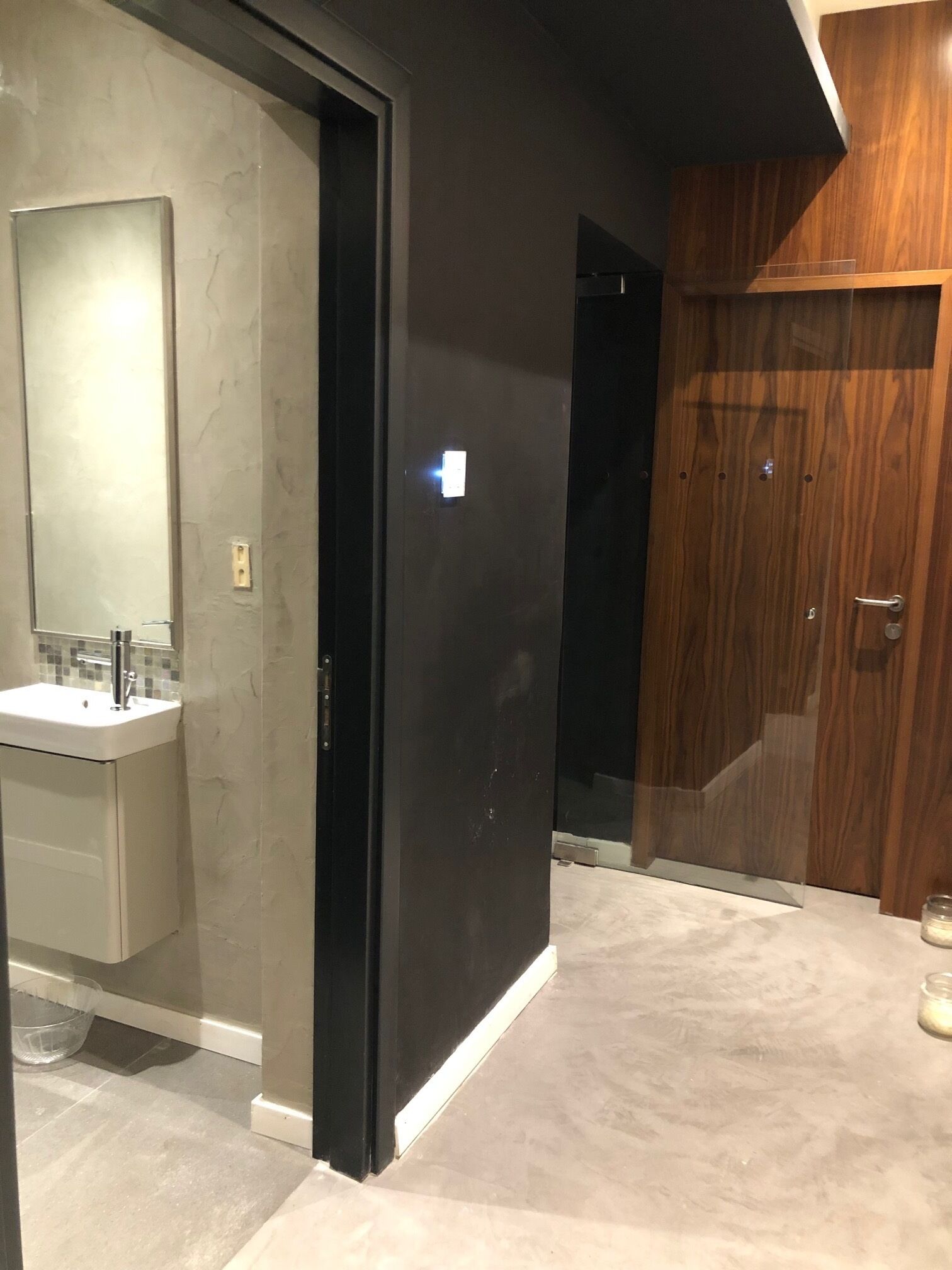 body treatments, body wraps, body scrubs, facials, 3 treatment rooms