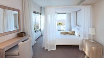 Honeymoon Suite (Panoramic View) | In-room safe, desk, laptop workspace, blackout curtains