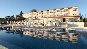 Seasonal outdoor pool, an infinity pool, pool umbrellas, sun loungers