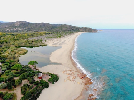 Beach nearby, snorkeling, beach volleyball. Hôtel Olmuccio