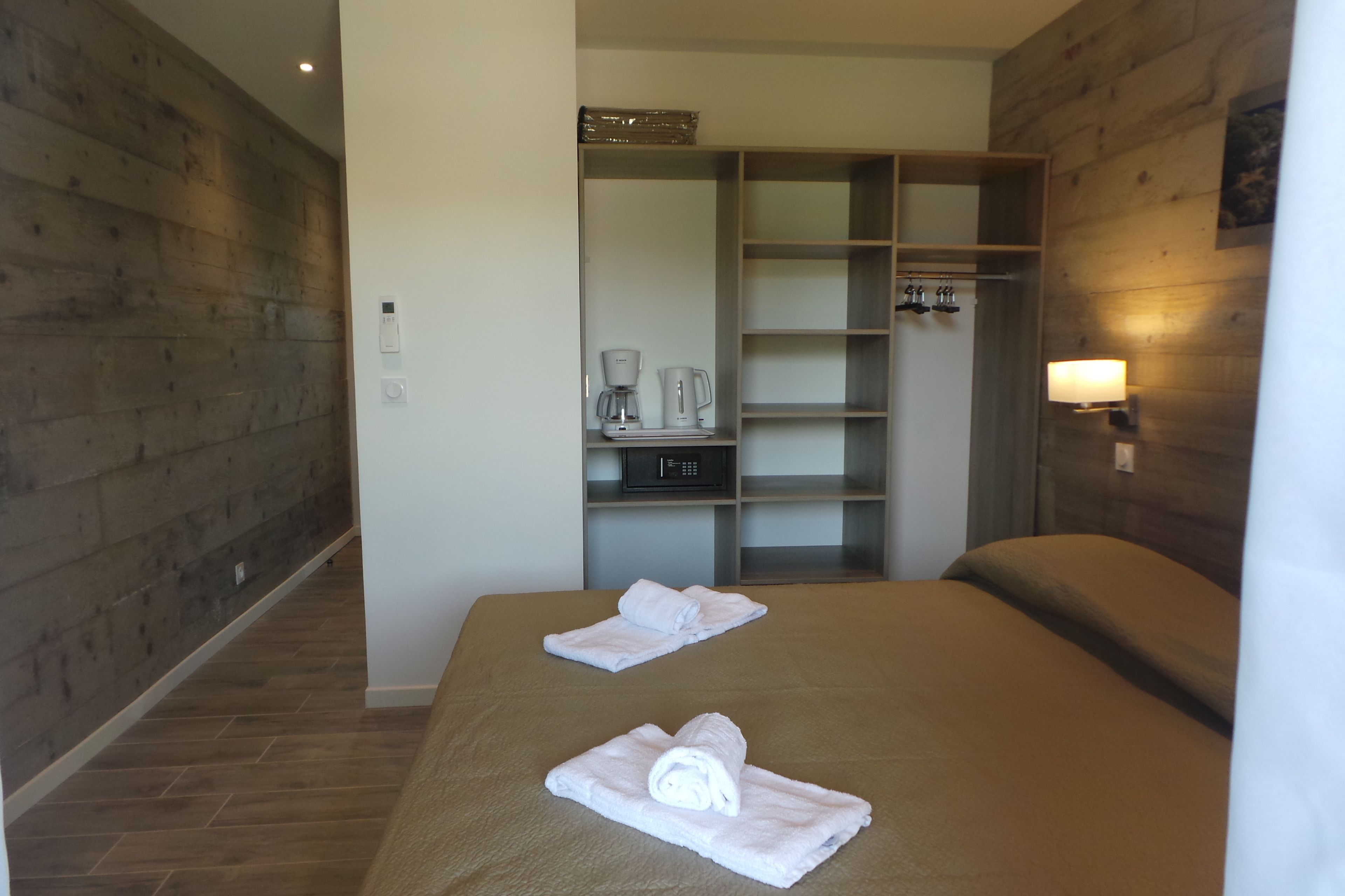 appart'hotel ( studio prestation hotel ) | 1 bedroom, individually decorated, individually furnished