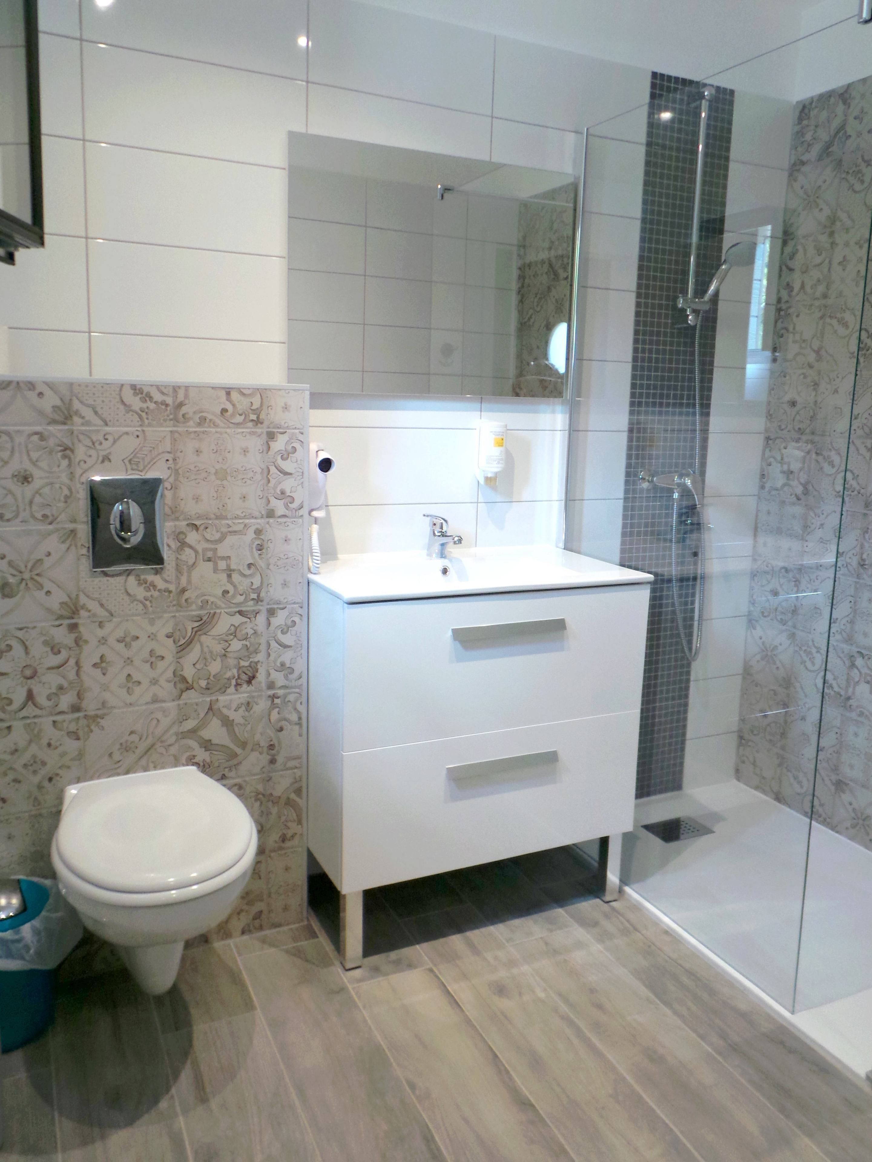 appart'hotel ( studio prestation hotel ) | bathroom | shower, free toiletries, hair dryer, towels