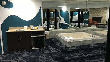 Round Suite | Jetted tub