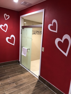 Sweetheart Suite | Bathroom | Shower, free toiletries, hair dryer, towels - Inn of the Dove (Cherry Hill)