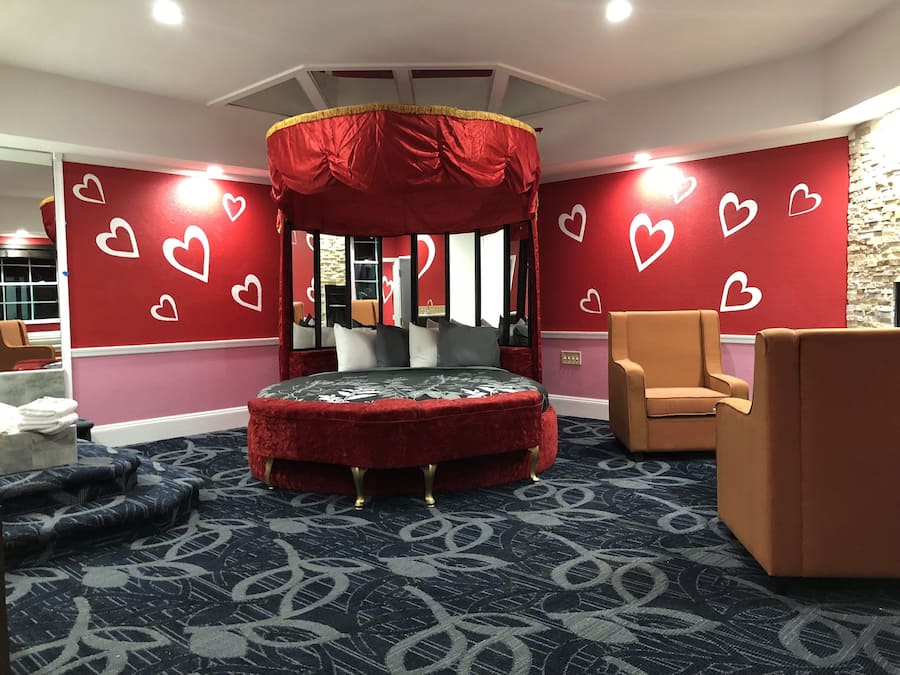 Sweetheart Suite | Free minibar, soundproofing, iron/ironing board, free WiFi