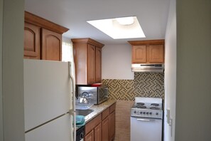 Four à micro-ondes, lave-vaisselle, cafetière-théière