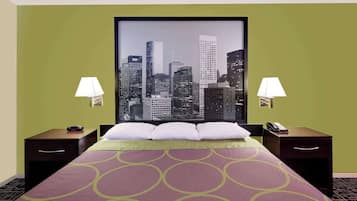 1 habitación, decoración personalizada, muebles diferentes y escritorio