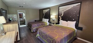 Decoración personalizada, muebles diferentes y escritorio 