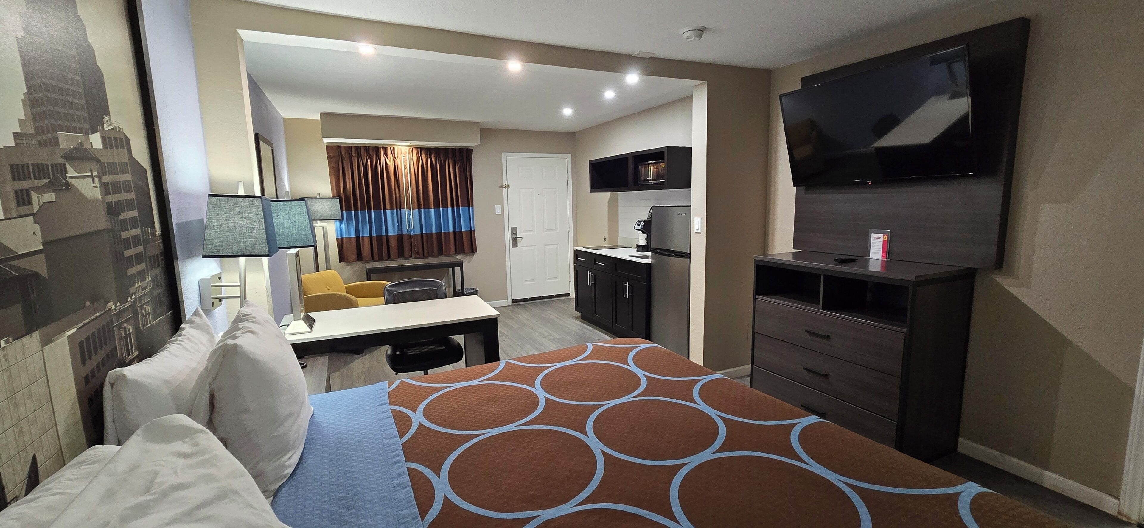 Suite, 1 King Bed, Non Smoking | Individually decorated, individually furnished, desk, laptop workspace