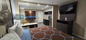 套房, 1 张特大床, 无烟房 | 特色装修、特色家居、办公桌、笔记本电脑工作区