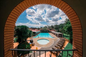 2 outdoor pools, free cabanas, sun loungers