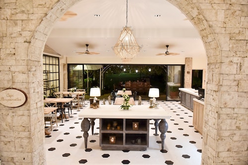 Montebello Villa Hotel