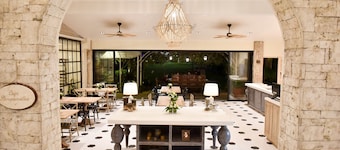 Montebello Villa Hotel