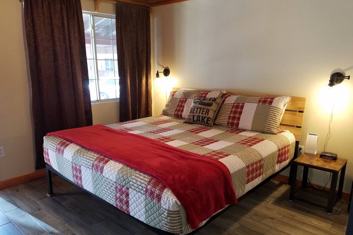 Hochwertige Bettwaren, Pillowtop-Betten, Schreibtisch