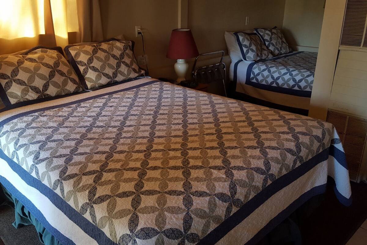 Hochwertige Bettwaren, Pillowtop-Betten, Schreibtisch