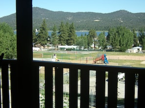 View from room - Honey Bear Lodge & Cabins (Big Bear Lake)