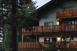 Front of property - Honey Bear Lodge & Cabins (Big Bear Lake)