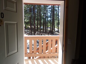 View from room - Honey Bear Lodge & Cabins (Big Bear Lake)