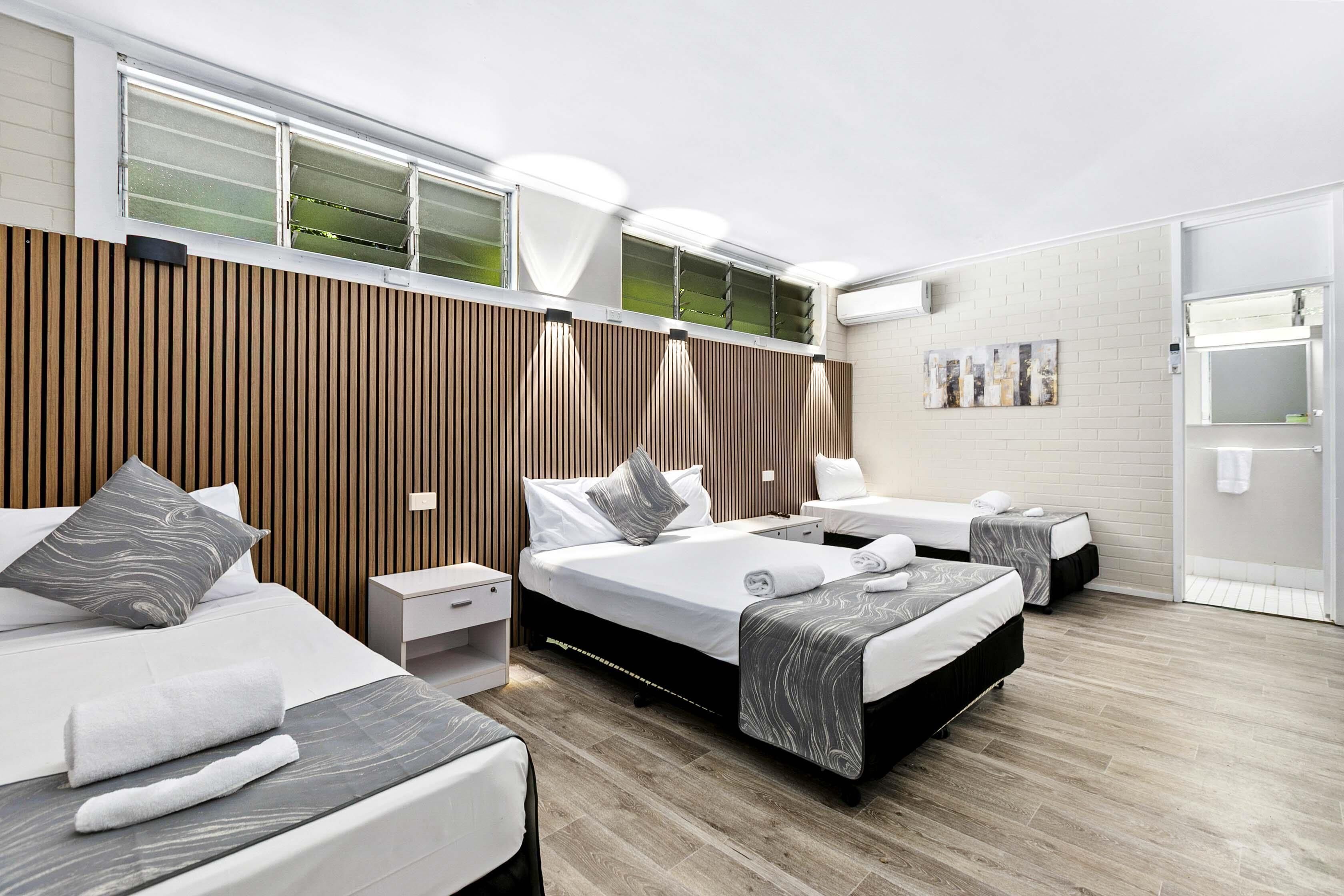 Chambre Familiale, plusieurs lits, non-fumeurs, four à micro-ondes | Literie de qualité supérieure, décoration personnalisée