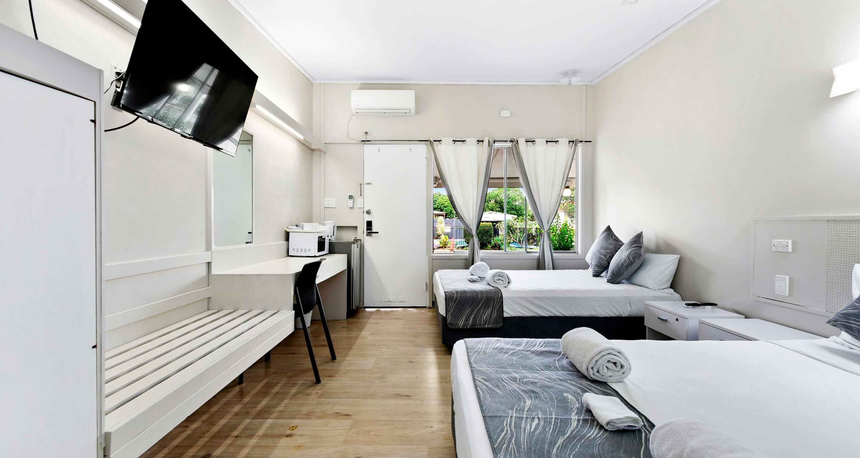 Chambre Familiale, 2 grands lits, non-fumeurs, four à micro-ondes | Literie de qualité supérieure, décoration personnalisée