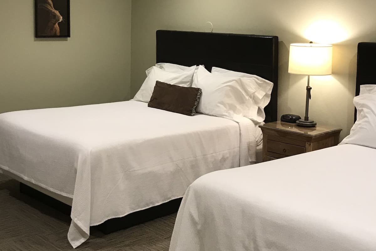 Classic 2 Queen Beds, Patio
