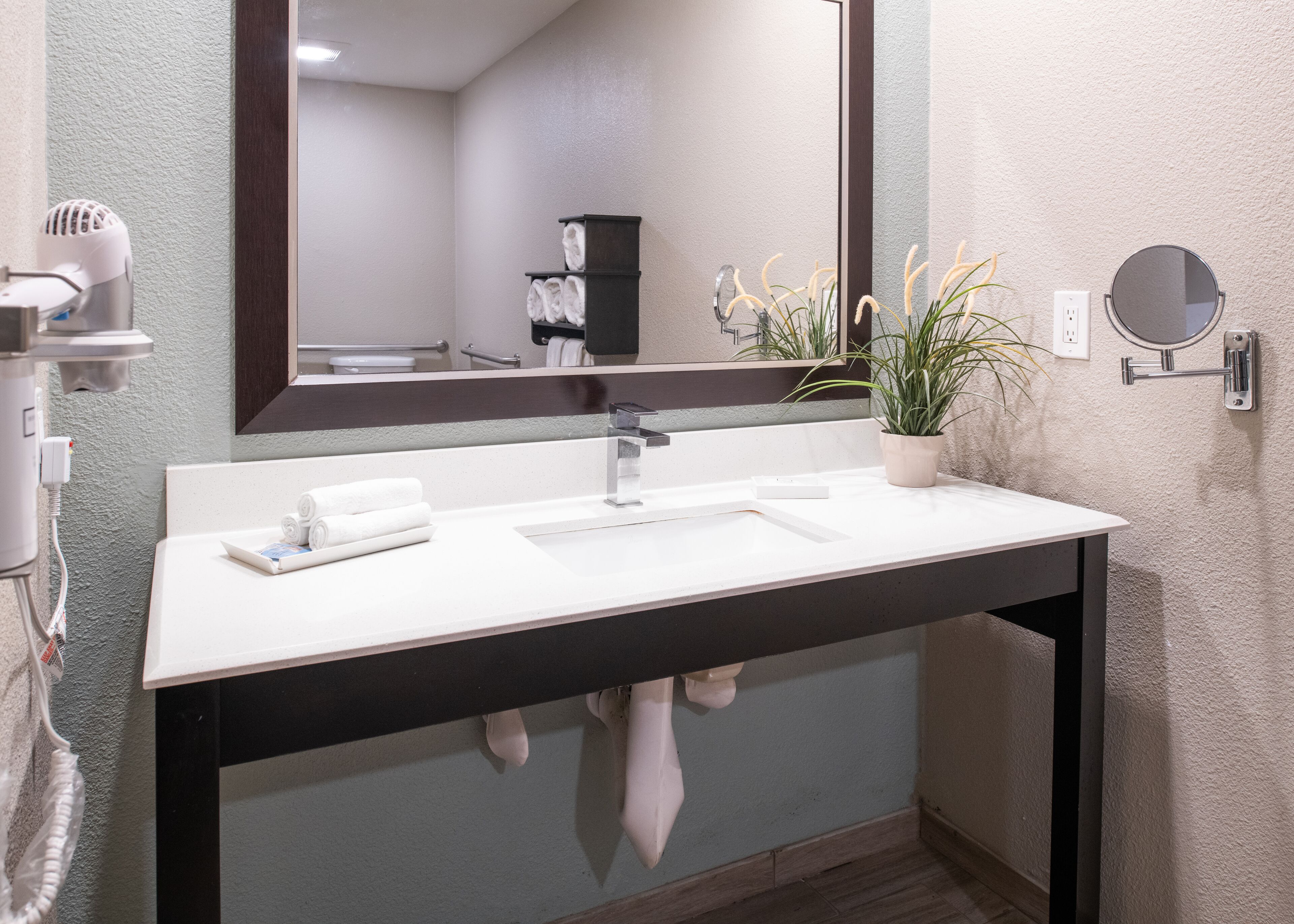 1 bedroom, premium bedding, in-room safe, desk