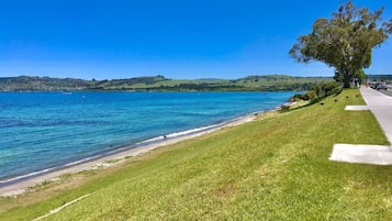 Una spiaggia nelle vicinanze