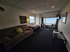 標準套房, 1 間臥室 (Lakeview Suite) | 熨斗/熨衣板、免費無線上網、床單