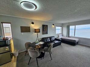 標準套房, 1 間臥室 (Lakeview Suite) | 熨斗/熨衣板、免費無線上網、床單